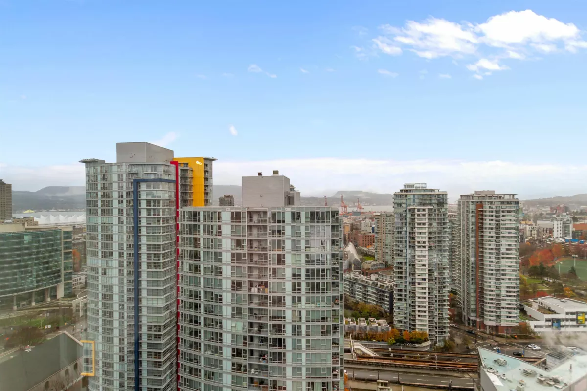 Living Room Photo of 3108 111 W Georgia Street, Vancouver, BC