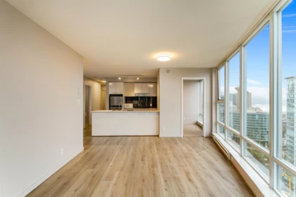 Kitchen Island Photo of 3108 111 W Georgia Street, Vancouver, BC