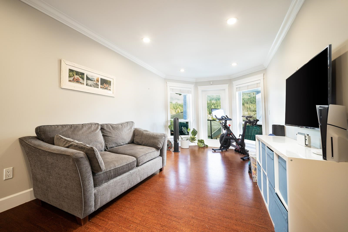 Basement Recreation Room Photo of 1031 Jay Crescent, Squamish, BC