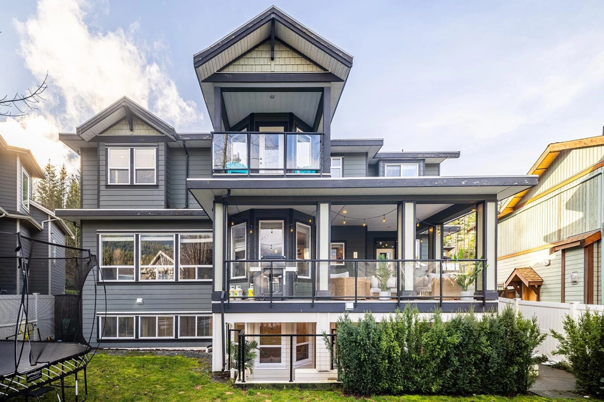 Fitness Center Photo Near 1031 Jay Crescent, Squamish, BC