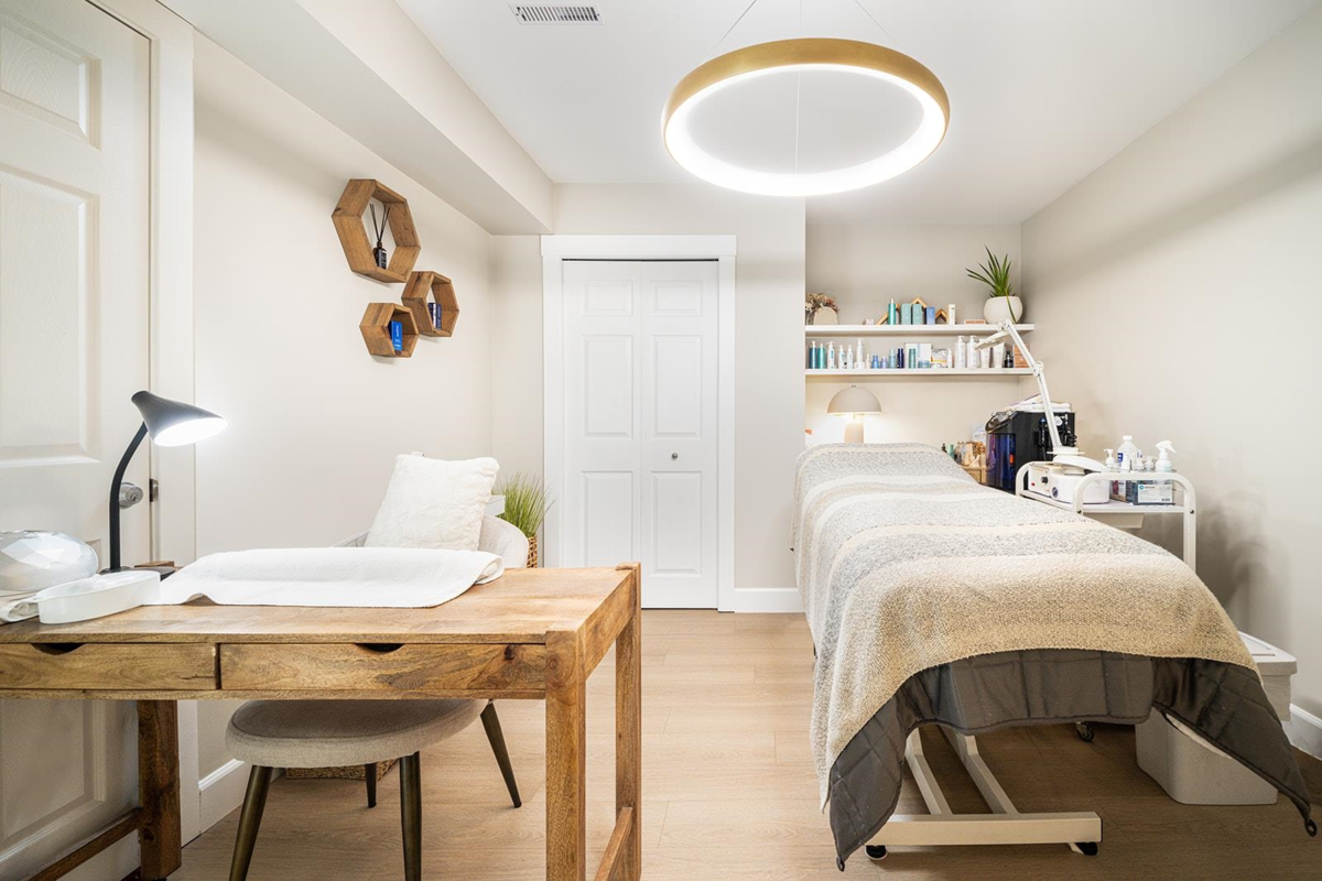 Hot Tub / Spa Photo of 1031 Jay Crescent, Squamish, BC