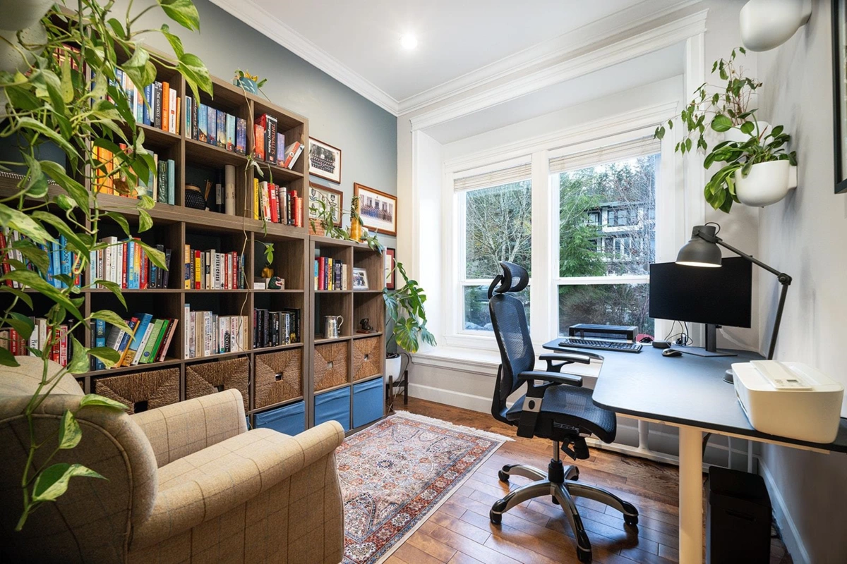 Walk-In Closet Photo of 1031 Jay Crescent, Squamish, BC