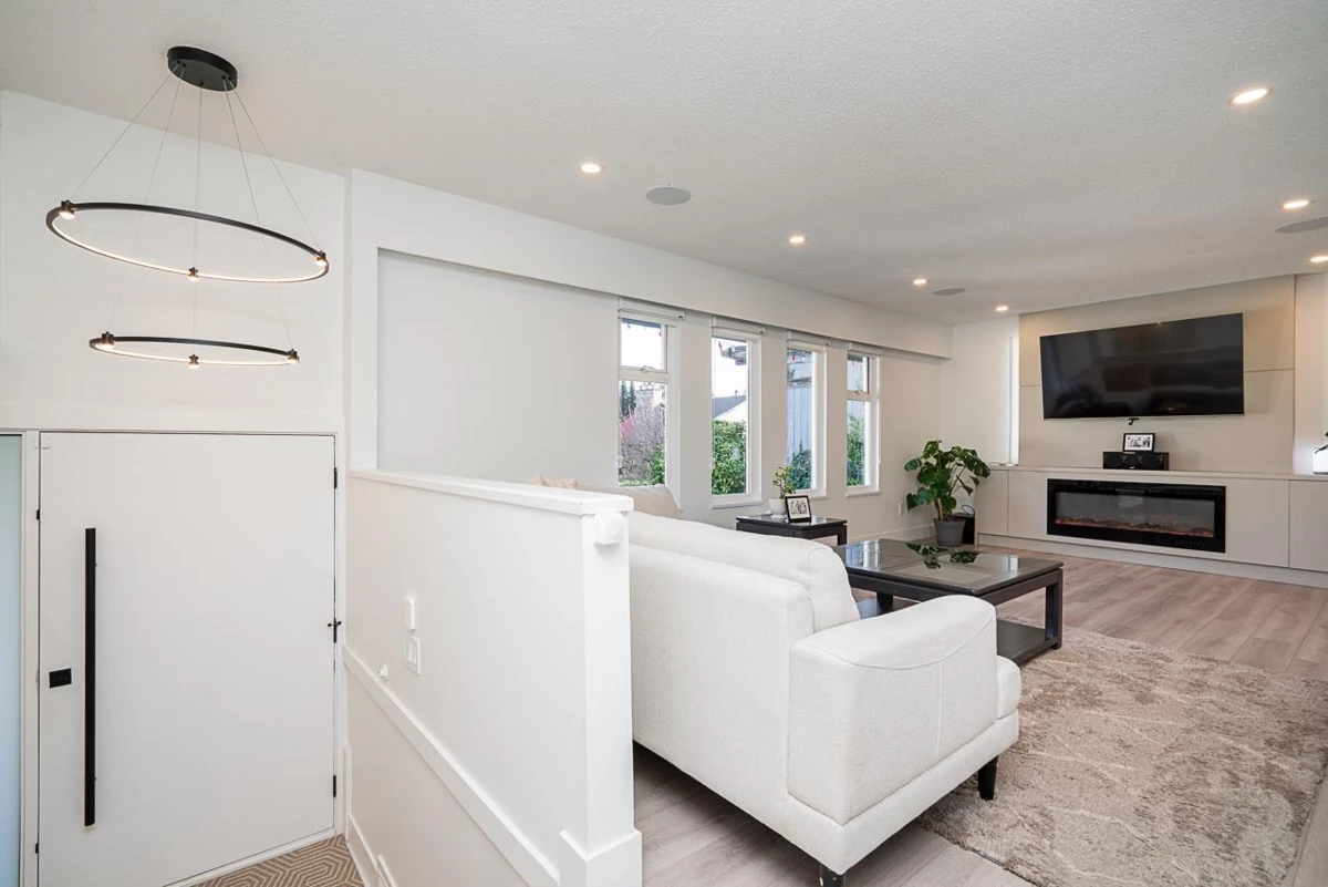 Dining Area Photo of 615 Allison Place, New Westminster, BC