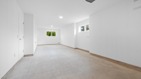 Garage Interior Photo of 4 1655 Agassiz Rosedale No 9 Highway, Agassiz, BC