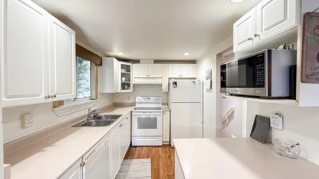 Breakfast Nook Photo of 7 21409 NE Dewdney Trunk Road, Maple Ridge, BC