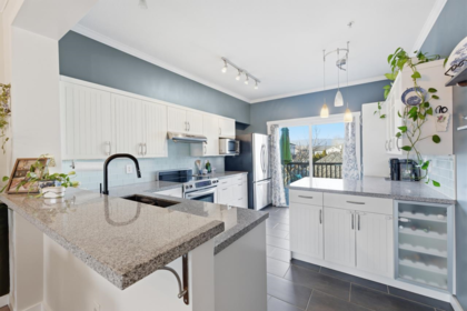 Primary Bathroom Photo of 5 11060 Barnston View Road, Pitt Meadows, BC