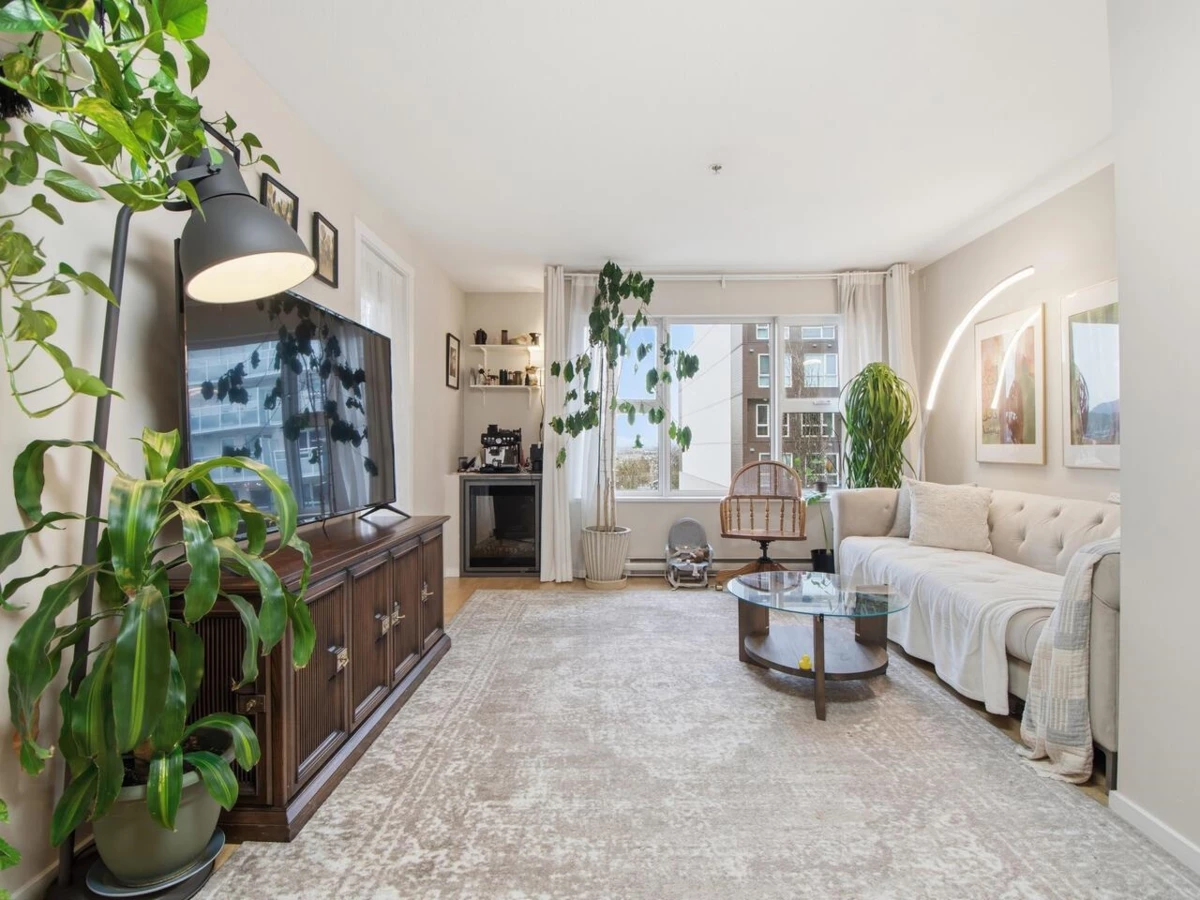 Living Room Photo of 403 415 E Columbia Street, New Westminster, BC