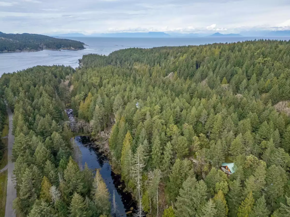 Family Room Photo of 390 Juniper Lane, Galiano Island, BC