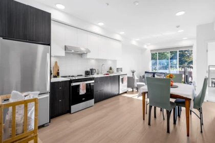 Kitchen Island Photo of 306 37994 2nd Avenue, Squamish, BC