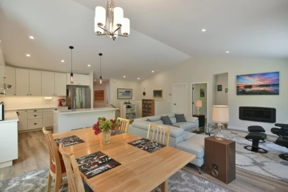 Breakfast Nook Photo of 7808 Eagle Drive, Halfmoon Bay, BC