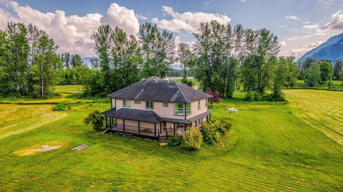 Family Room Photo of 41525 Bovington Road, Mission, BC