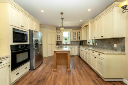 Kitchen Island Photo of 41525 Bovington Road, Mission, BC