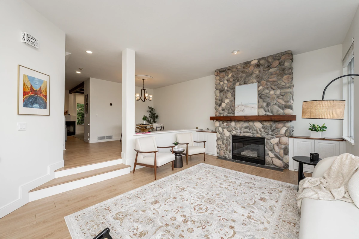 Dining Area Photo of 13 2979 Panorama Drive, Coquitlam, BC