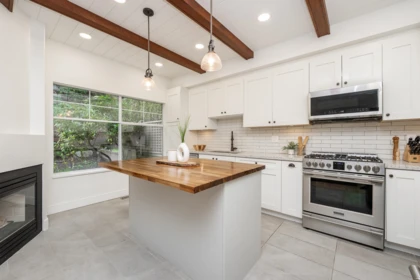 Breakfast Nook Photo of 13 2979 Panorama Drive, Coquitlam, BC