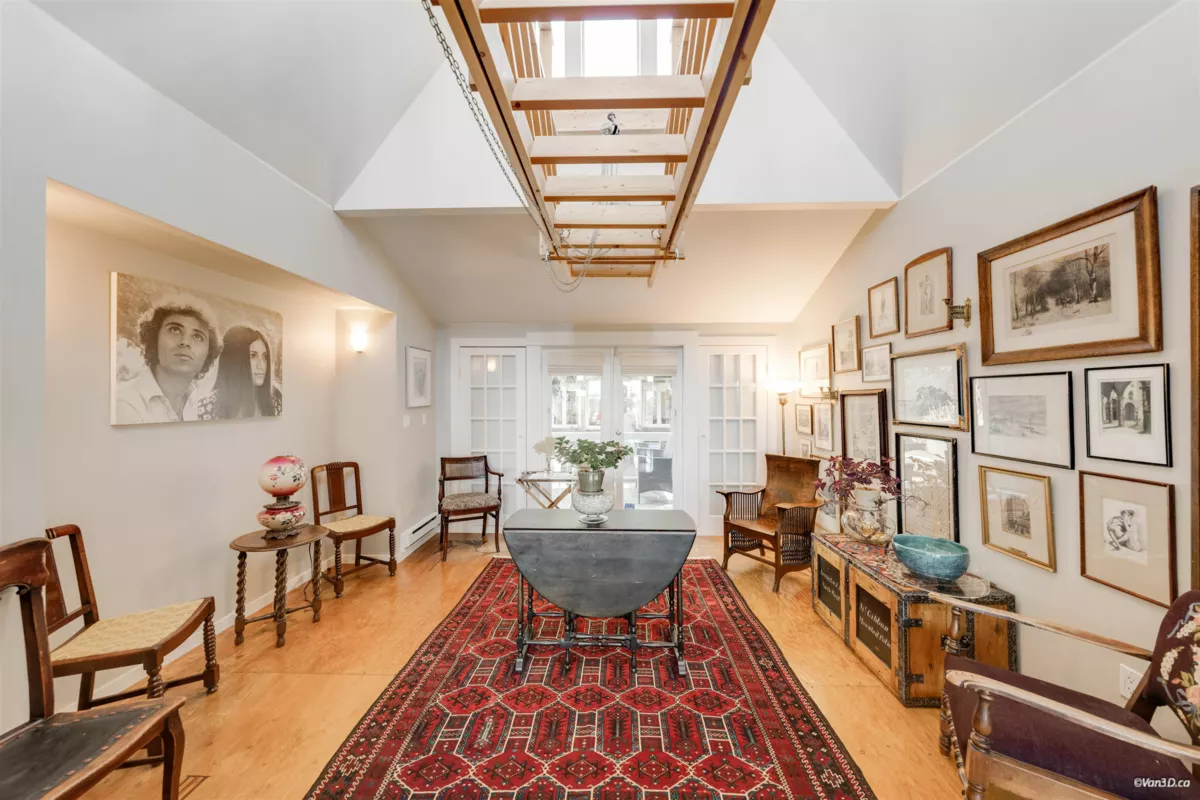 Dining Area Photo of 670 Montroyal Boulevard, North Vancouver, BC