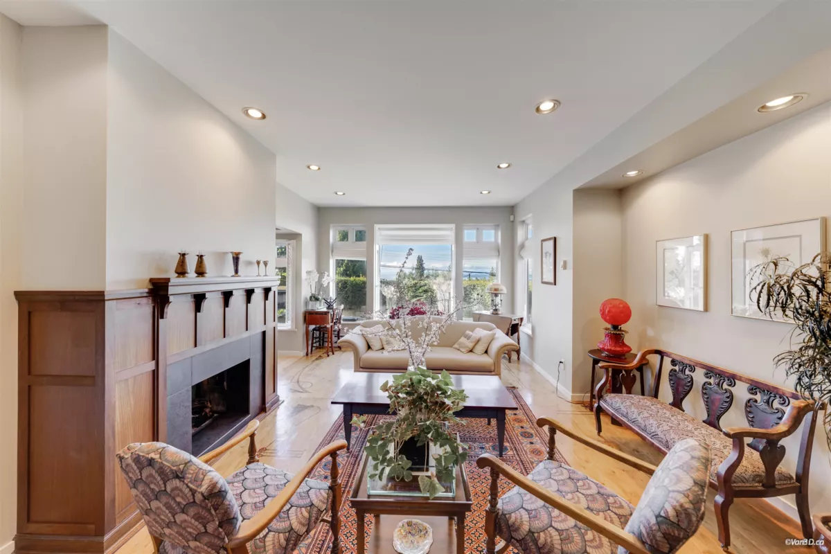 Living Room Photo of 670 Montroyal Boulevard, North Vancouver, BC