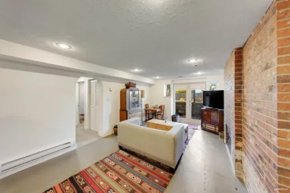 Entry Foyer Photo of 670 Montroyal Boulevard, North Vancouver, BC