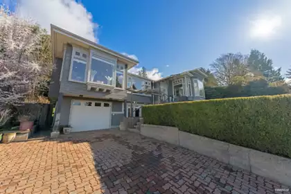Garden / Landscaping Photo of 670 Montroyal Boulevard, North Vancouver, BC