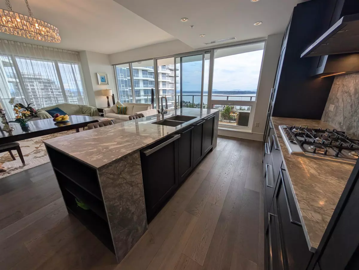 Dining Area Photo of 1905 1500 Martin Street, White Rock, BC