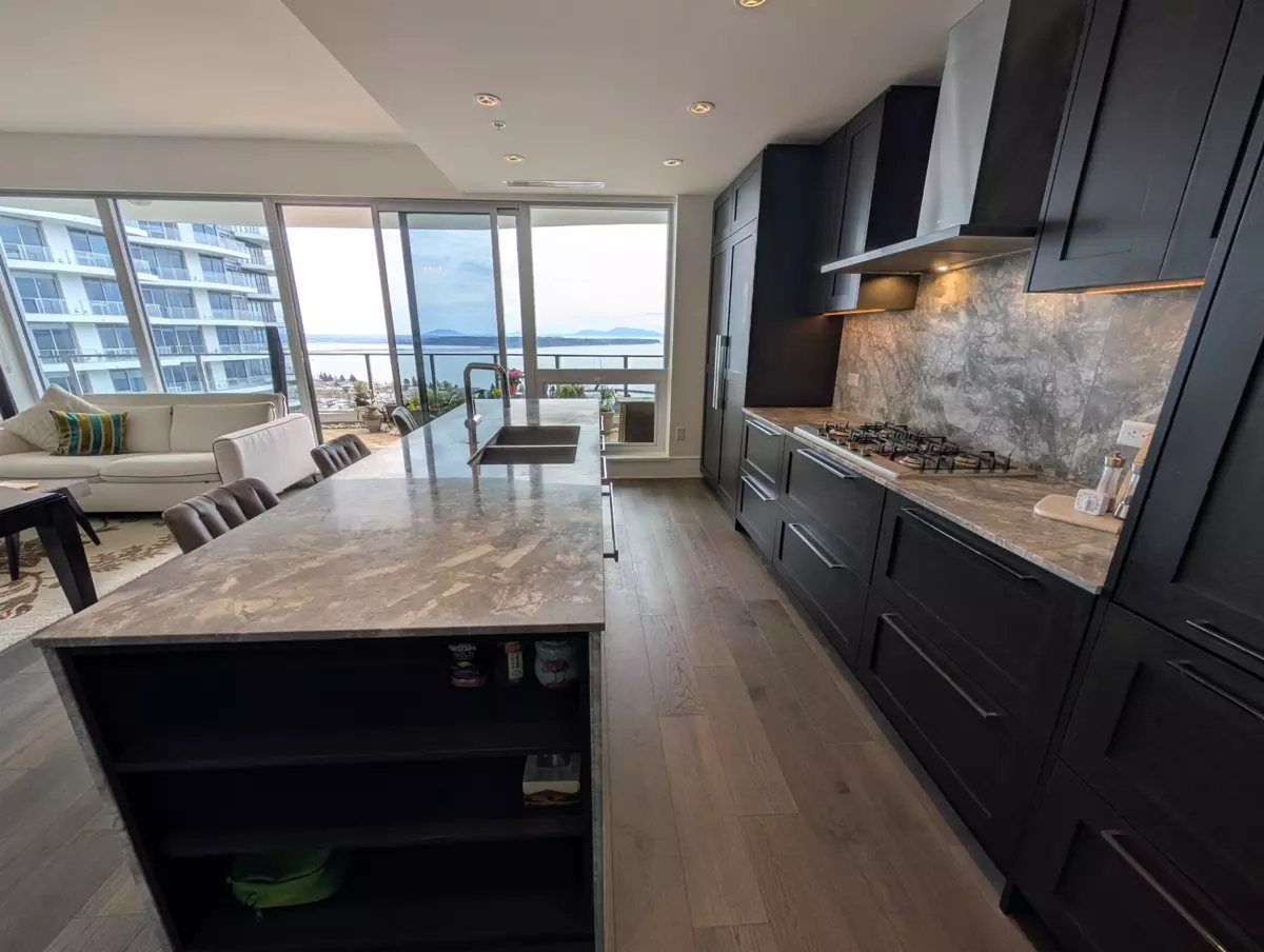 Family Room Photo of 1905 1500 Martin Street, White Rock, BC