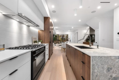 Kitchen Island Photo of 1 275 W 17th Avenue, Vancouver, BC