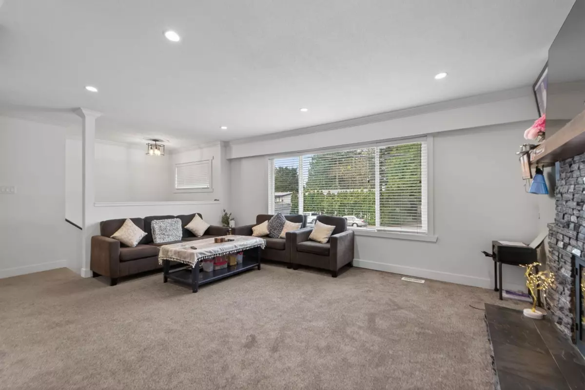 Dining Area Photo of 2924 Old Clayburn Road, Abbotsford, BC