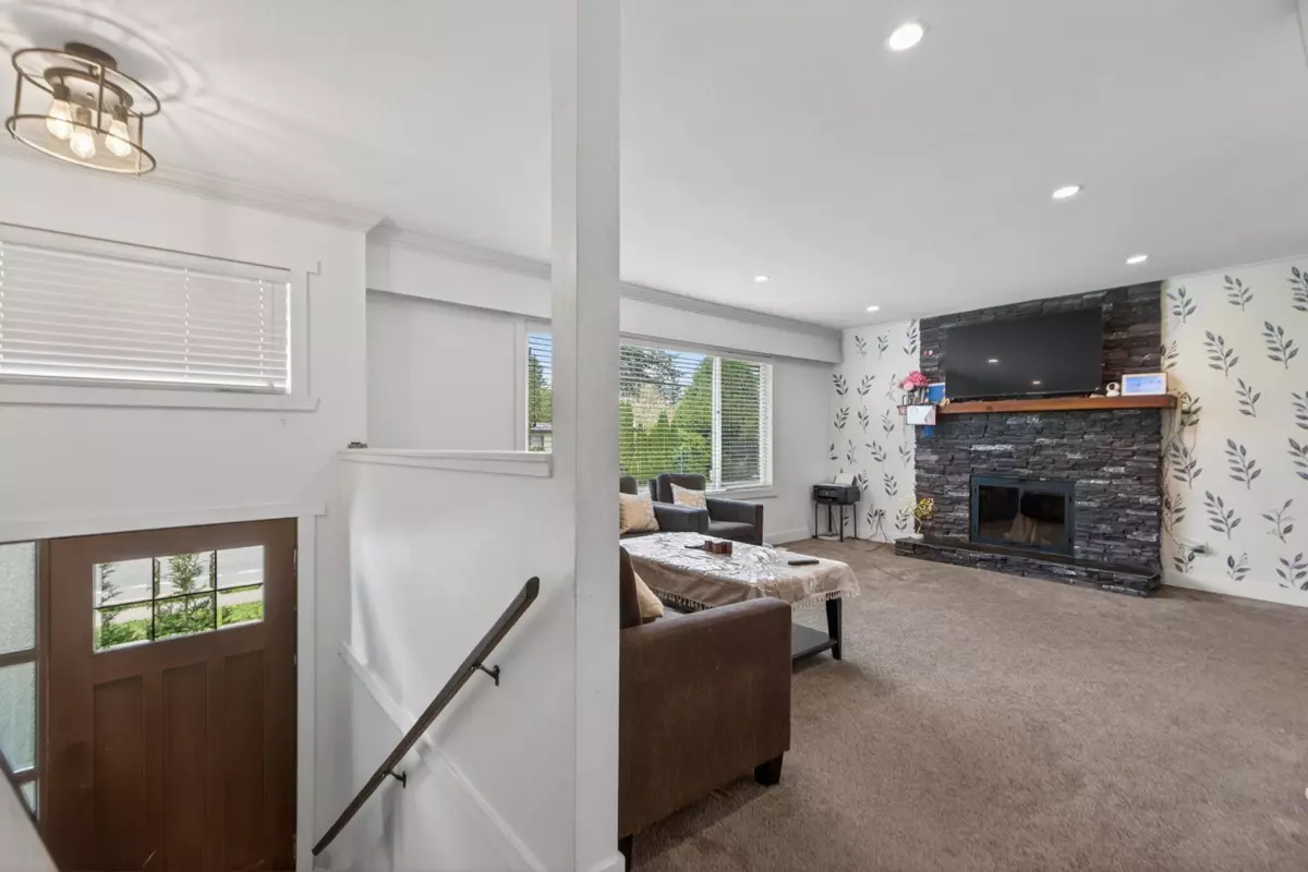 Living Room Photo of 2924 Old Clayburn Road, Abbotsford, BC