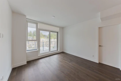 Entry Foyer Photo of 603 423 6th Street, West Vancouver, BC