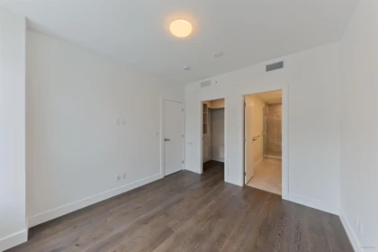 Guest Bathroom Photo of 603 423 6th Street, West Vancouver, BC
