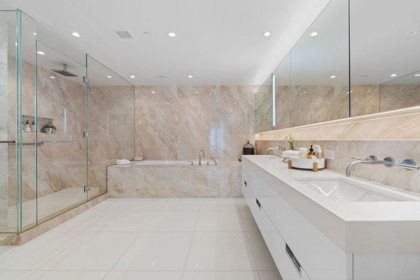 Entry Foyer Photo of 304 1355 Bellevue Avenue, West Vancouver, BC