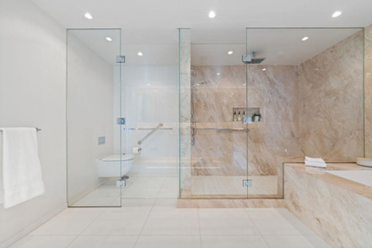 Hallway Photo of 304 1355 Bellevue Avenue, West Vancouver, BC