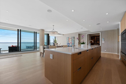 Kitchen Photo of 304 1355 Bellevue Avenue, West Vancouver, BC