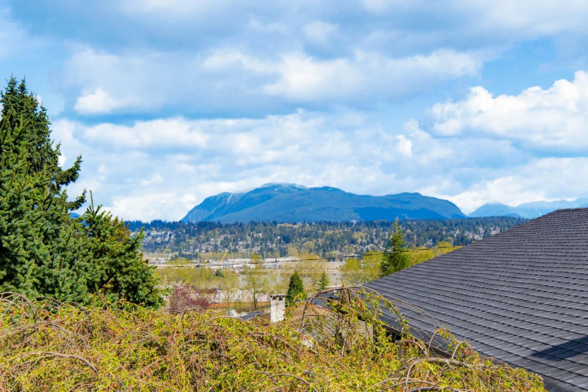 Family Room Photo of 11236 135 Street, Surrey, BC