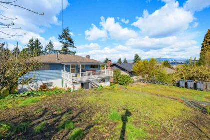 Garden / Landscaping Photo of 11236 135 Street, Surrey, BC