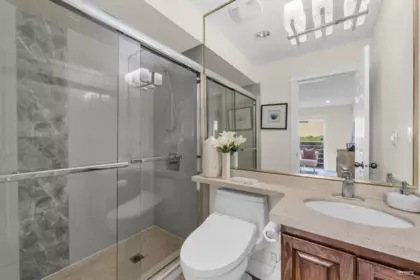 Entry Foyer Photo of 4418 Osler Street, Vancouver, BC