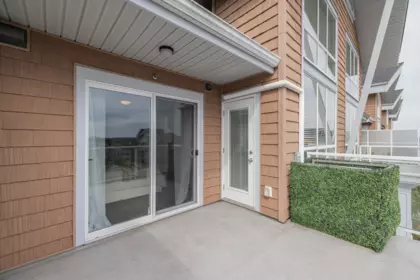 Front Yard Photo of 415 6490 194 Street, Surrey, BC