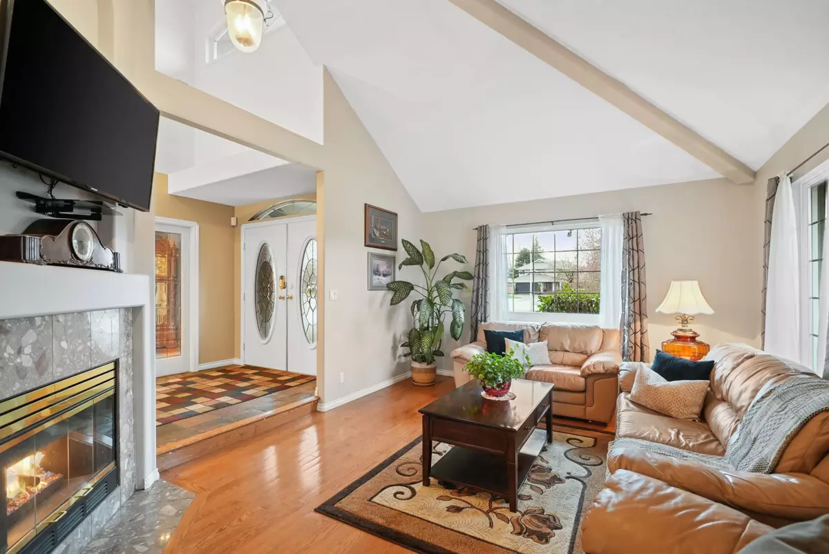 Family Room Photo of 19066 63b Avenue, Surrey, BC