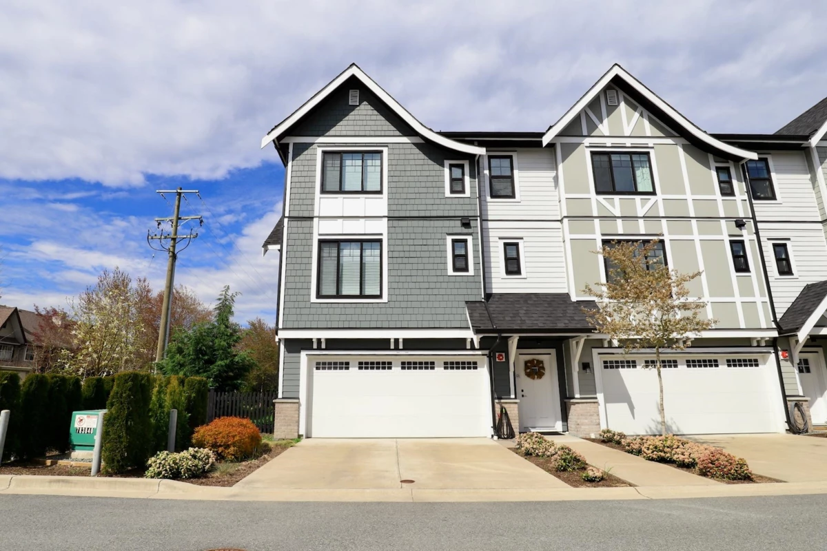 Living Room Photo of 1 12018 237 Street, Maple Ridge, BC