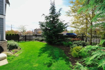 Garden / Landscaping Photo of 1 12018 237 Street, Maple Ridge, BC