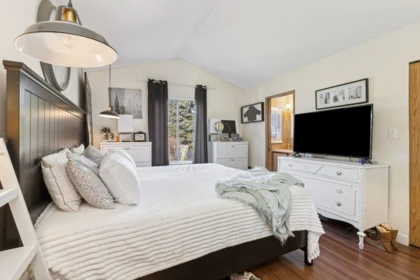 Basement Recreation Room Photo of 875 Porteau Place, North Vancouver, BC