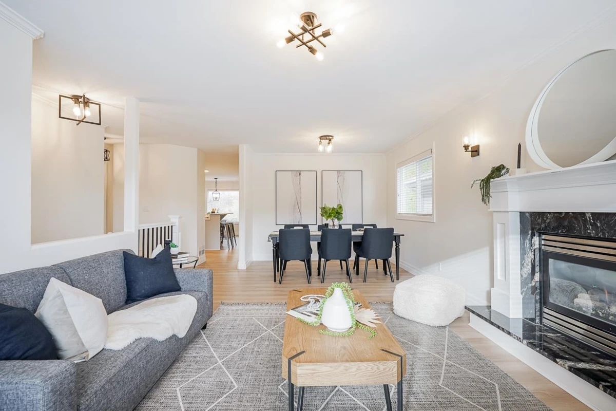 Living Room Photo of 45987 Sherwood Drive, Chilliwack, BC