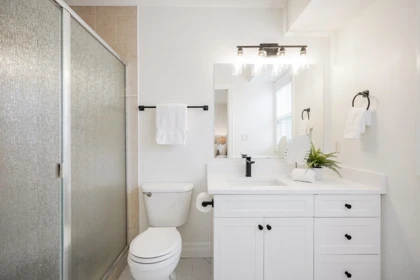 Powder Room Photo of 45987 Sherwood Drive, Chilliwack, BC
