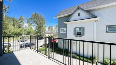 Entry Foyer Photo of 1 15487 99a Avenue, Surrey, BC
