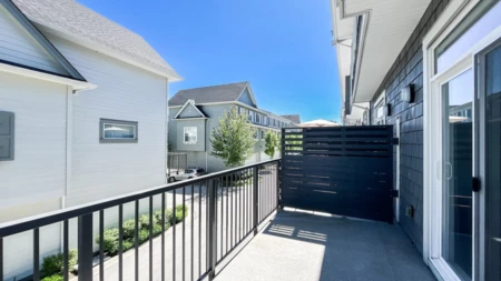 Hallway Photo of 1 15487 99a Avenue, Surrey, BC