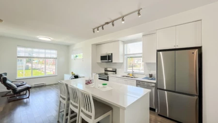 Kitchen Island Photo of 1 15487 99a Avenue, Surrey, BC