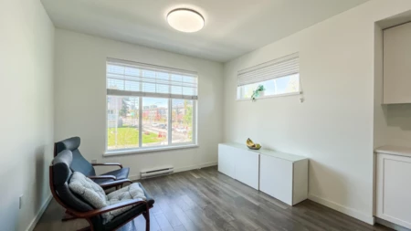 Primary Bathroom Photo of 1 15487 99a Avenue, Surrey, BC