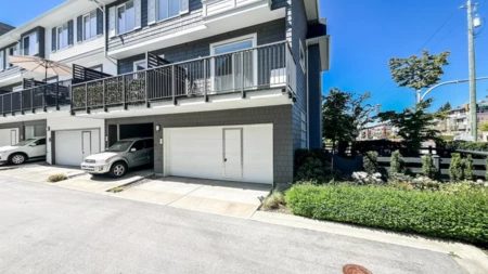 Staircase Photo of 1 15487 99a Avenue, Surrey, BC