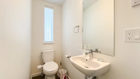 Walk-In Closet Photo of 1 15487 99a Avenue, Surrey, BC