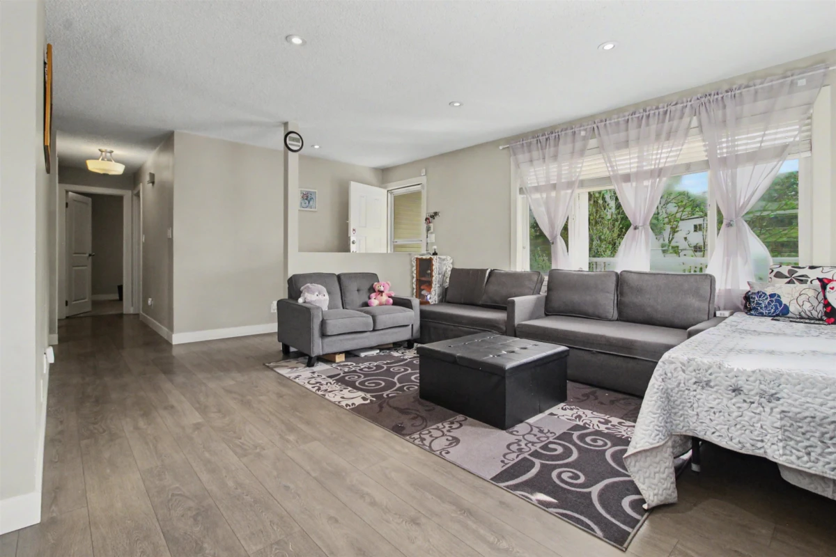Dining Area Photo of 101 13915 72 Avenue, Surrey, BC