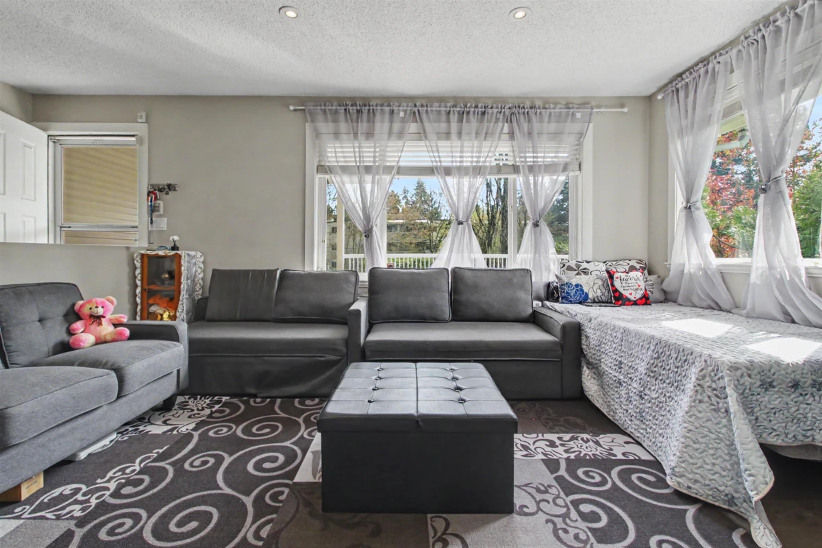 Family Room Photo of 101 13915 72 Avenue, Surrey, BC